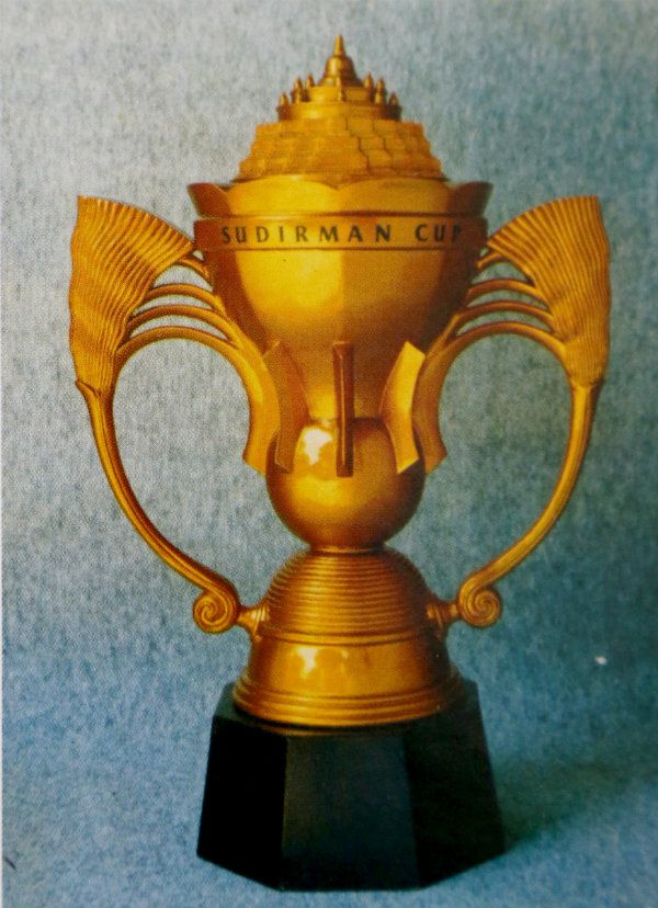 Penampakan Piala Sudirman setinggi 80 cm, yang dirancang oleh Rusnadi dari Fakultas Seni Rupa, ITB. 