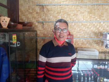 Yatman, Ketua BUMDes Ijen Lestari, Desa Tamansari, Kecamatan Licin, Kabupaten Banyuwangi saat ditemui kontributor Kanal Desa Lokadata.id pada 16/10/2020