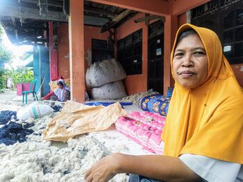 Warsiti, sosok yang menjadi inisiator munculnya industri rumahan pembuatan kasur di Dukuh Ngrejo.