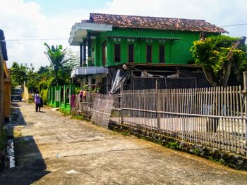 Area permukiman warga di Dusun Ngrejo setelah munculnya usaha rumahan pembuatan kasur.