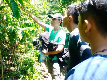 Achmad Albaihaqy, petani dari Desa Japan, Kecamatan Dawe sedang melakukan perawatan kebun bersama anggota kelompoknya, Japan Kolektifa (11/5/2021).