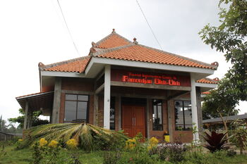 BUMDes Pujon Kidul juga membuat unit usaha pusat oleh-oleh untuk melengkapi pengalaman berwisata pengunjung. Unit usaha ini menyediakan bermacam oleh-oleh lokal, khas Pujon Kidul (9/9/2021).